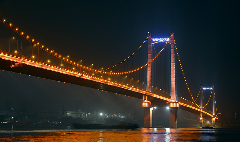武汉鹦鹉洲长江大桥装灯工程